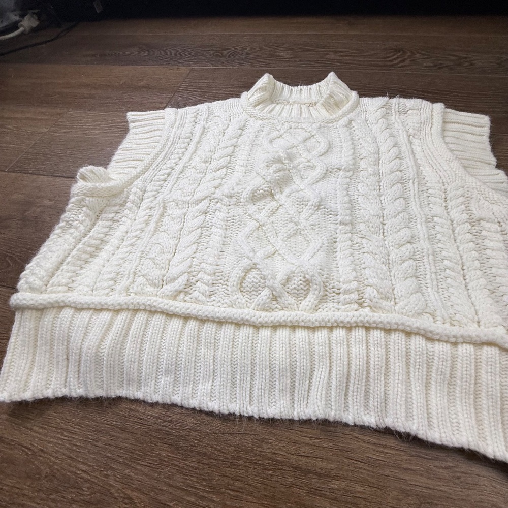 Marled Cream Cropped Sweater Vest Textured Size M Warm Fall Winter - Picture 3 of 9